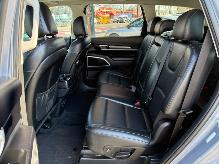 Used 2020 Kia Telluride S w/ S 8 Passenger Seating Package AWD/4WD image 9