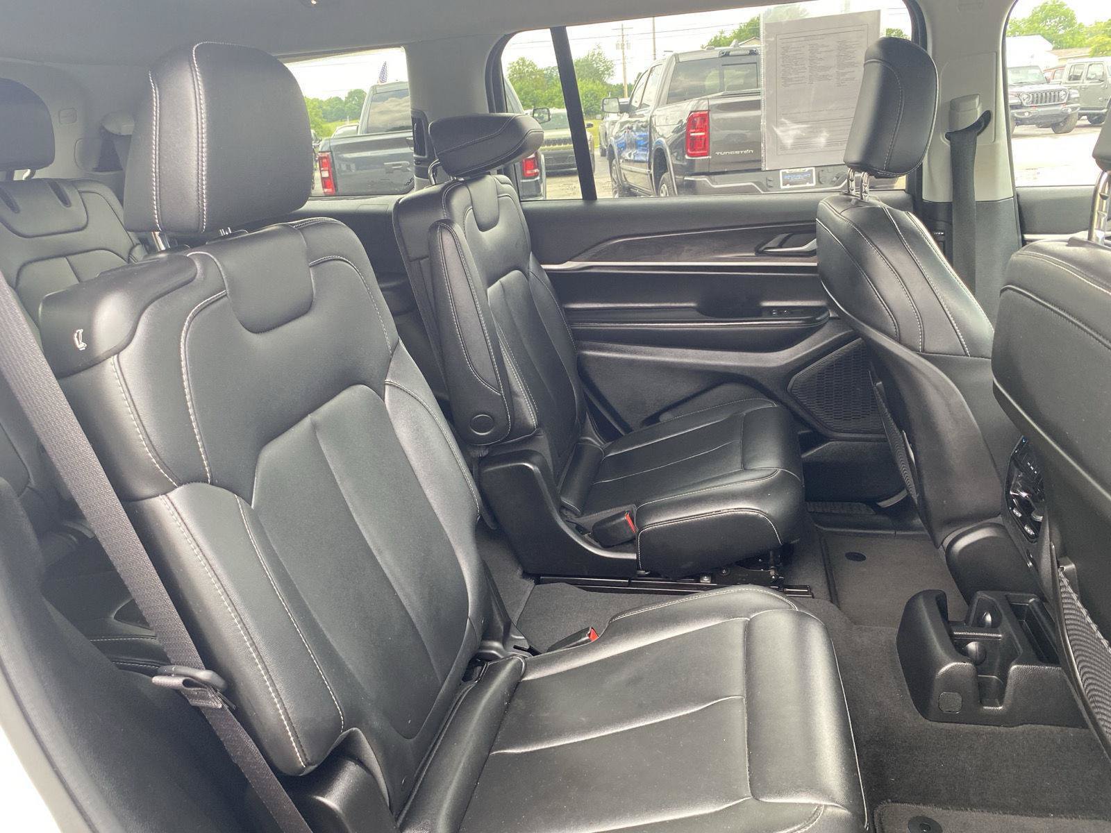 Used 2023 Jeep Grand Cherokee L Limited AWD/4WD image 38