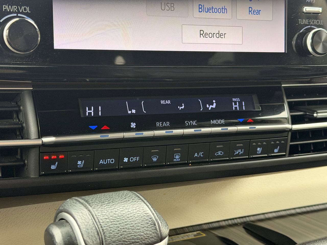 Used 2022 Toyota Sienna Platinum image 41