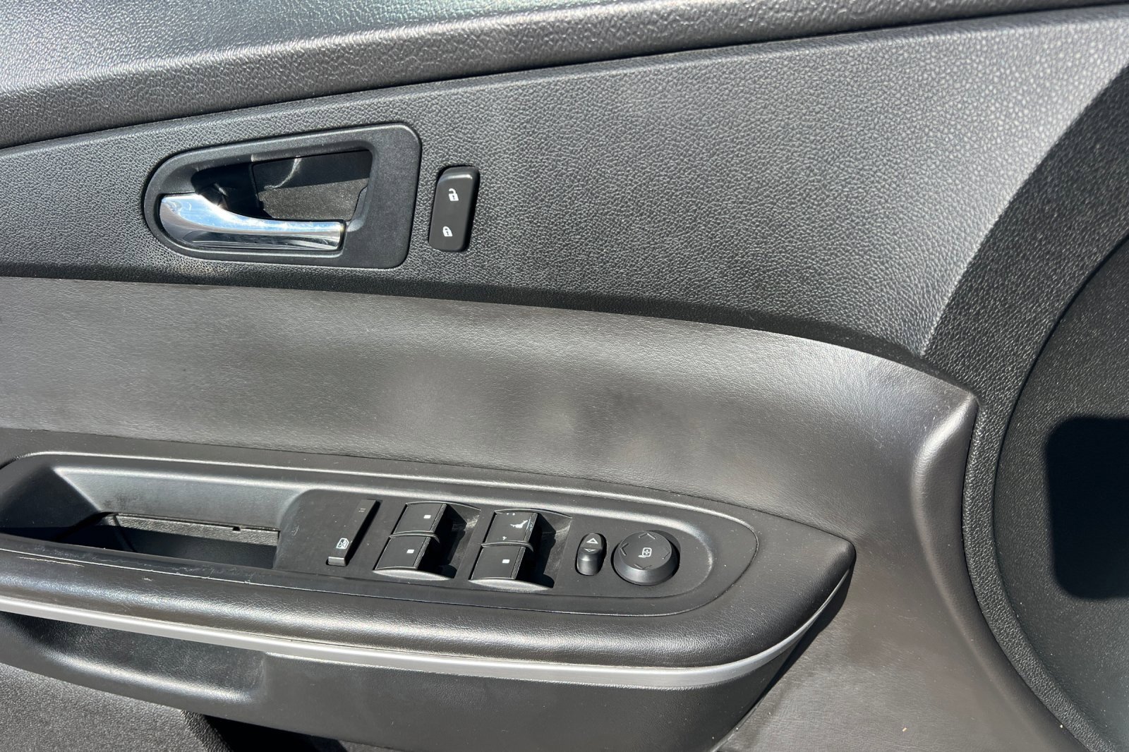 Used 2010 GMC Acadia SLE image 8