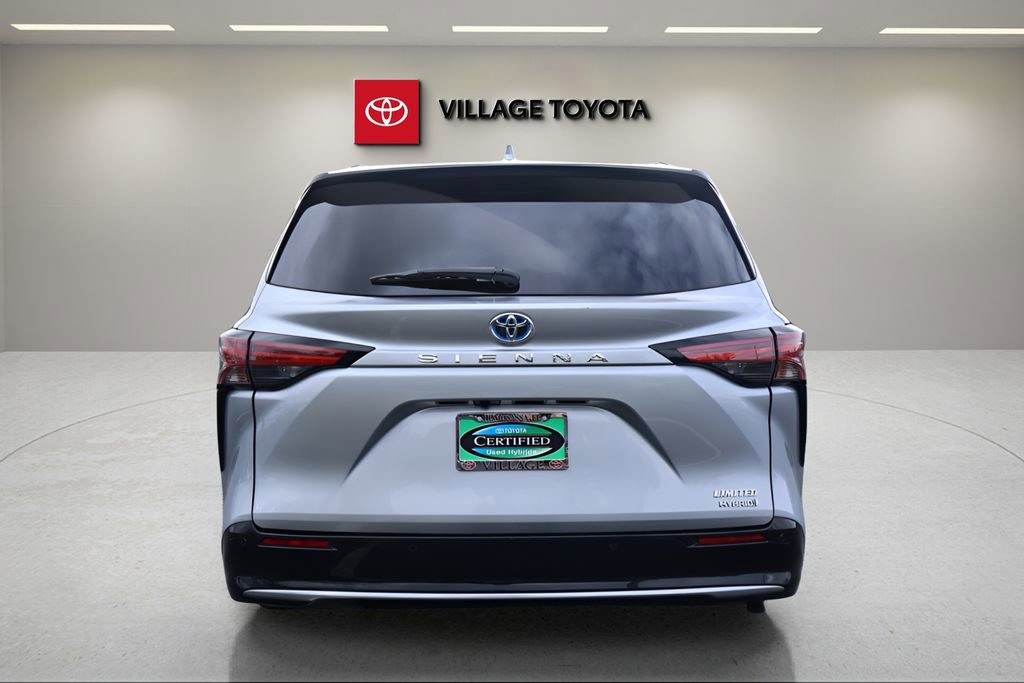Certified 2022 Toyota Sienna Limited image 4