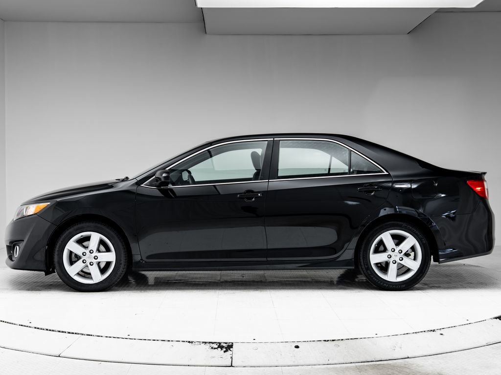 Used 2012 Toyota Camry SE image 2