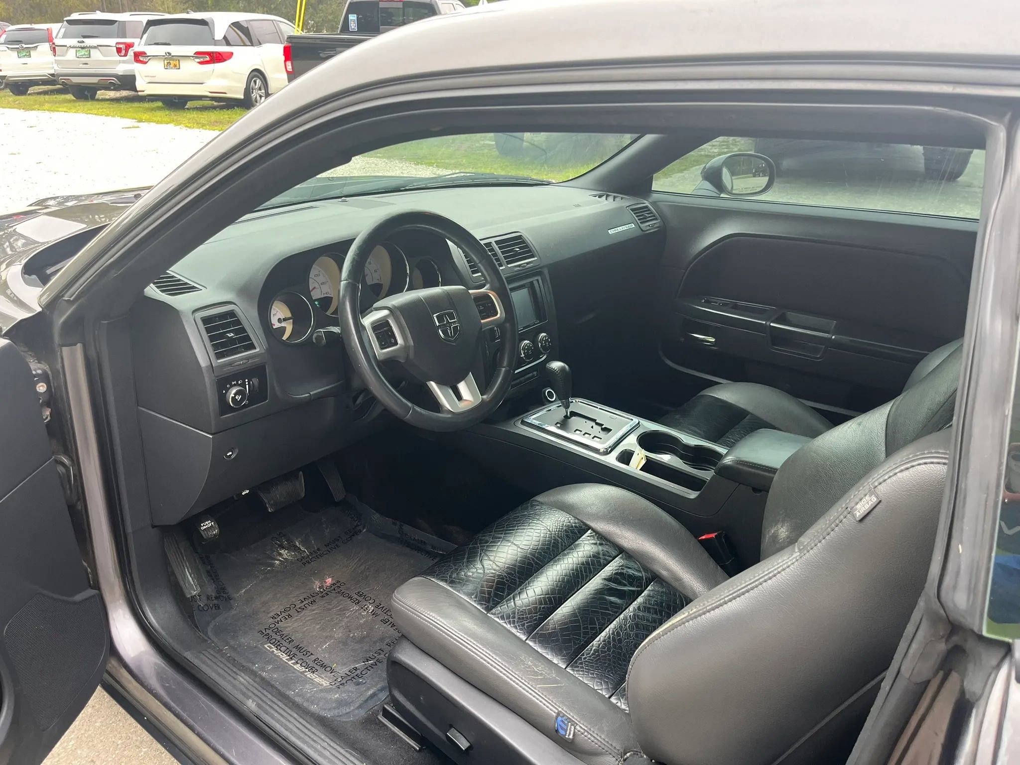 Used 2014 Dodge Challenger SXT RWD image 10