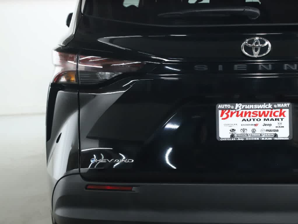 Certified 2026 Toyota Sienna LE AWD/4WD image 42