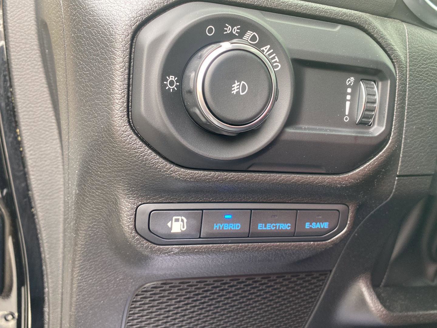 Certified 2023 Jeep Wrangler Sahara w/ Cold Weather Group image 20