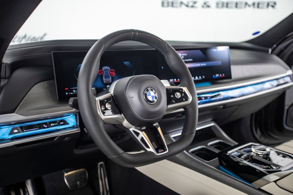 Used 2023 BMW 760i xDrive AWD/4WD image 19