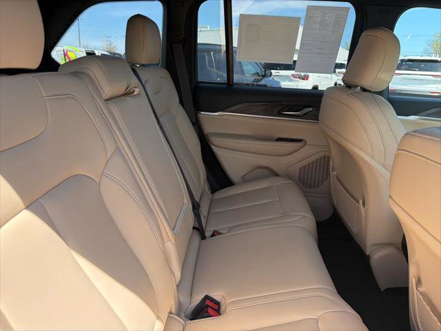 Certified 2024 Jeep Grand Cherokee Limited AWD/4WD image 10