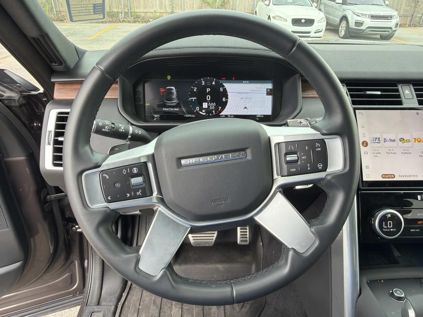 Used 2025 Land Rover Discovery Dynamic SE AWD/4WD image 22