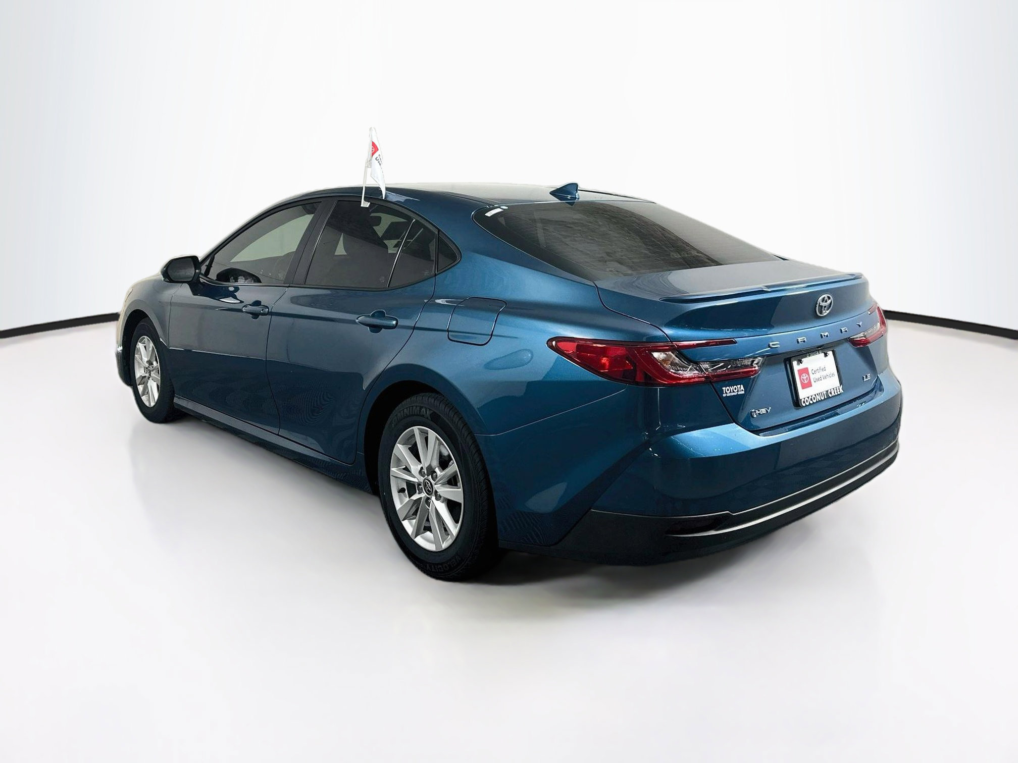 Used 2025 Toyota Camry LE w/ Convenience Package FWD image 5
