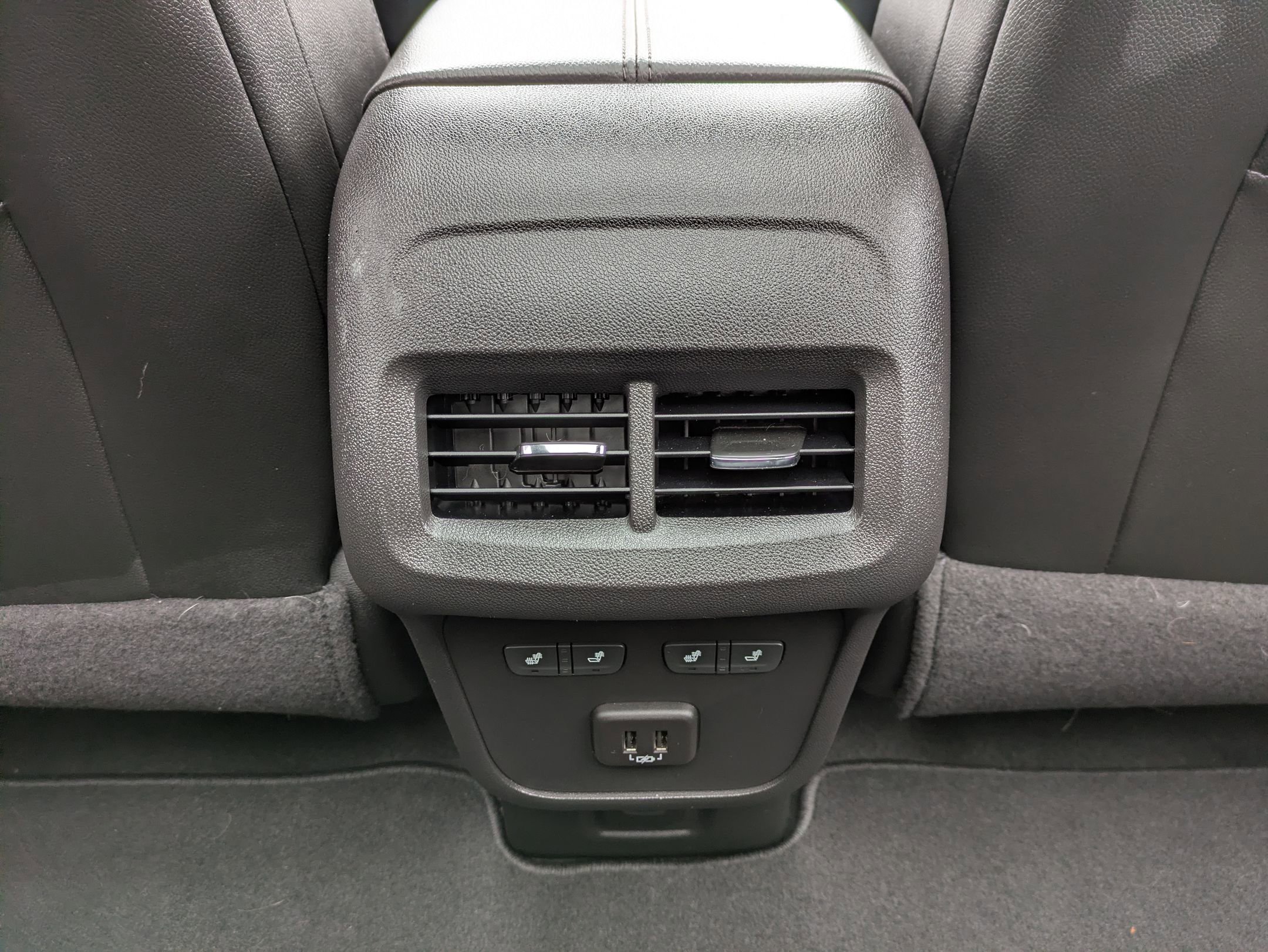 Used 2023 Chevrolet Equinox Premier image 19
