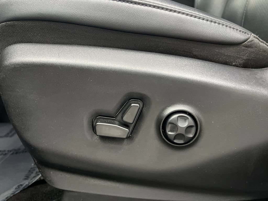 Used 2025 Chrysler Pacifica Select FWD image 13