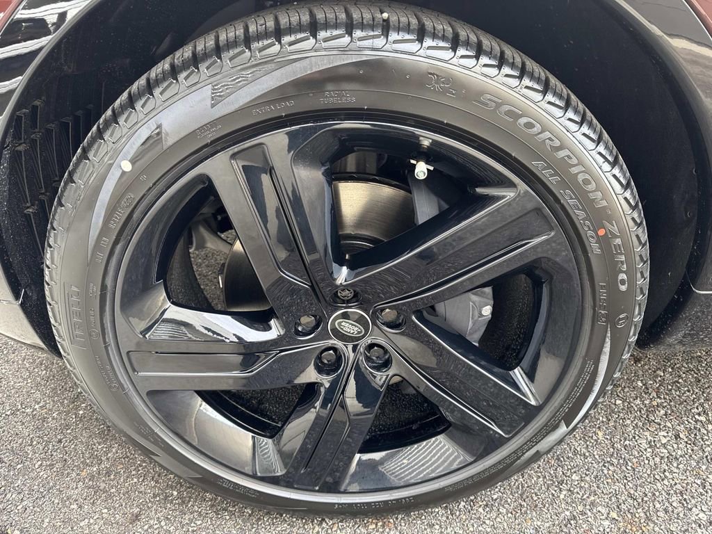 New 2026 Land Rover Discovery Limited Edition image 12