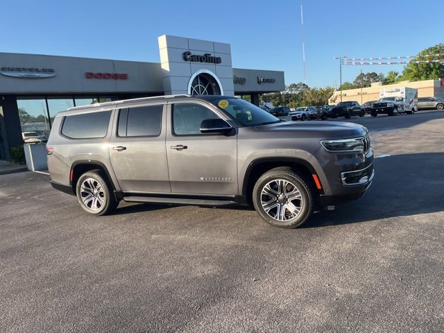 Used 2024 Jeep Wagoneer L Series II w/ Flexible Seating Group AWD/4WD image 2
