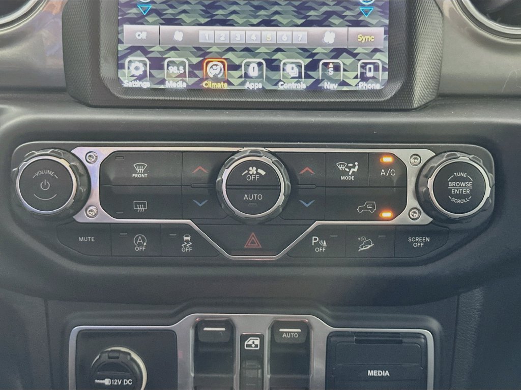 Used 2018 Jeep Wrangler Unlimited Sahara AWD/4WD image 19