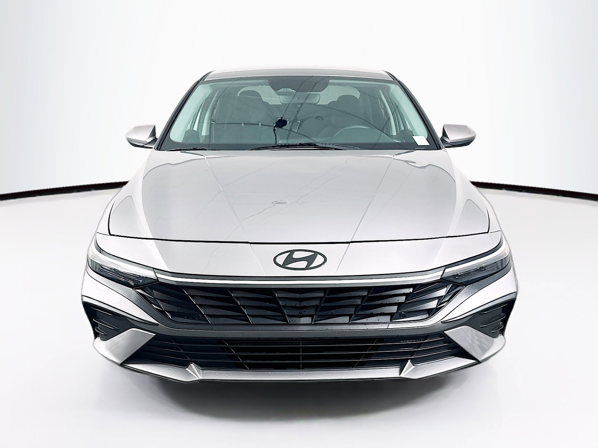 Used 2024 Hyundai Elantra SEL image 2