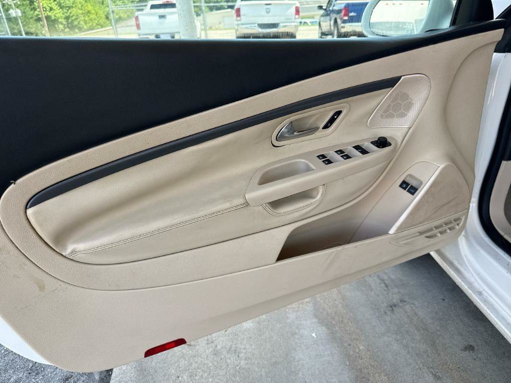 Used 2008 Volkswagen Eos FWD image 14
