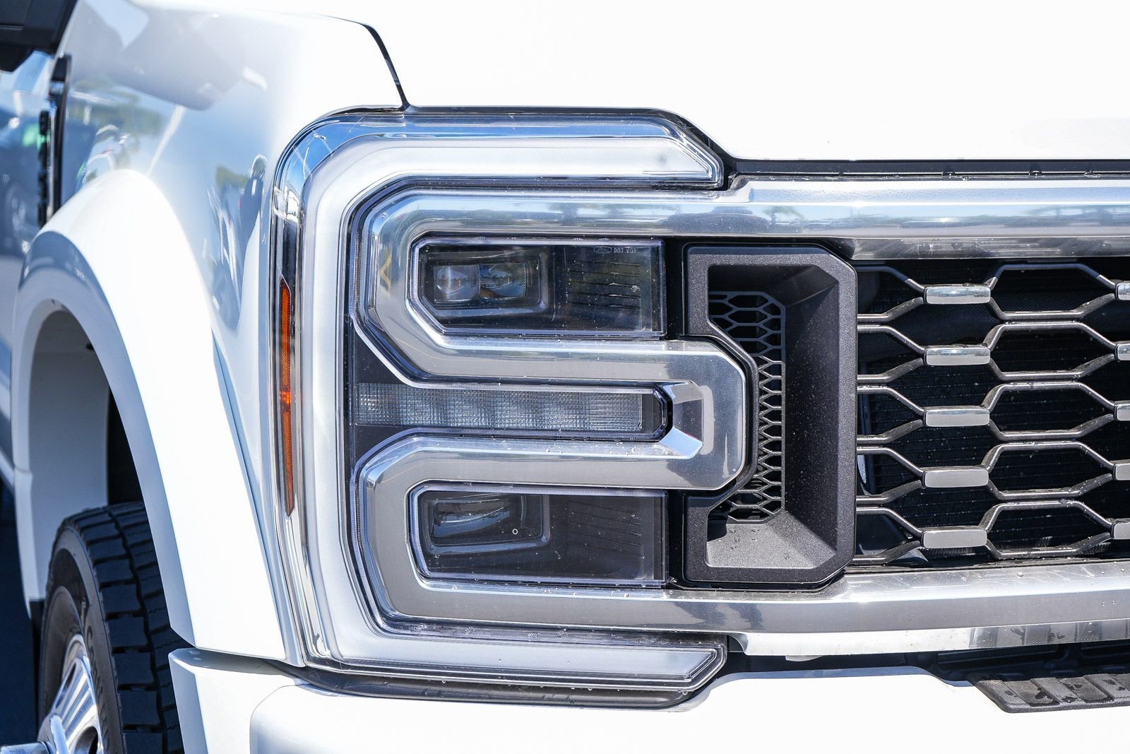 Used 2025 Ford F450 Platinum w/ Platinum Plus Package AWD/4WD image 4