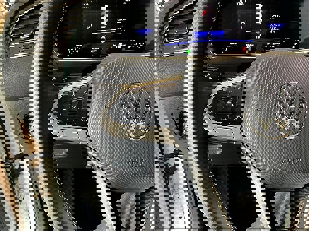 Used 2024 Volkswagen Tiguan SE image 23