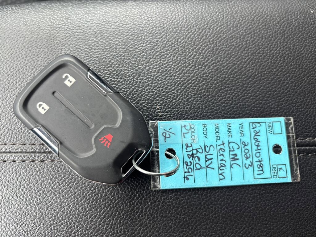 Used 2023 GMC Terrain SLE image 33