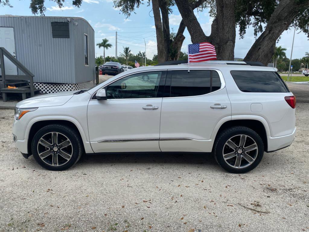 Used 2017 GMC Acadia Denali w/ Technology Package image 4