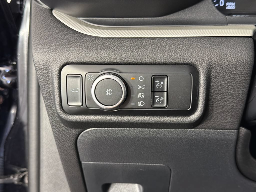 Used 2024 Ford Explorer XLT w/ Equipment Group 202A AWD/4WD image 15