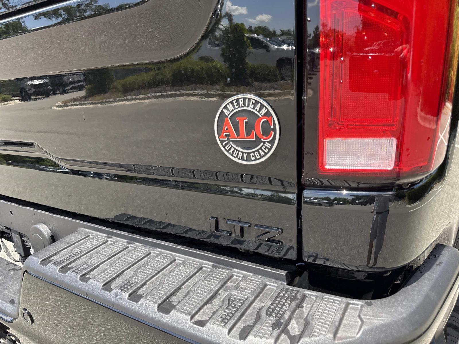 New 2026 Chevrolet Silverado 2500 LTZ w/ LTZ Plus Package AWD/4WD image 5
