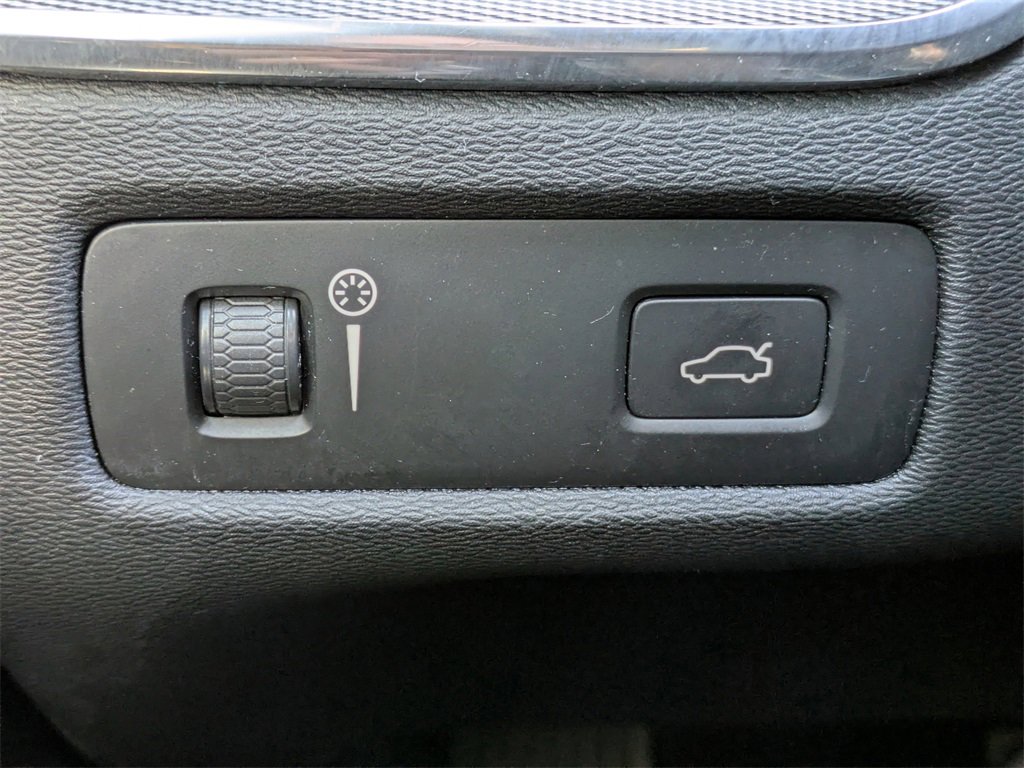 Used 2019 Volvo XC60 T5 Inscription w/ Protection Package Premier image 32