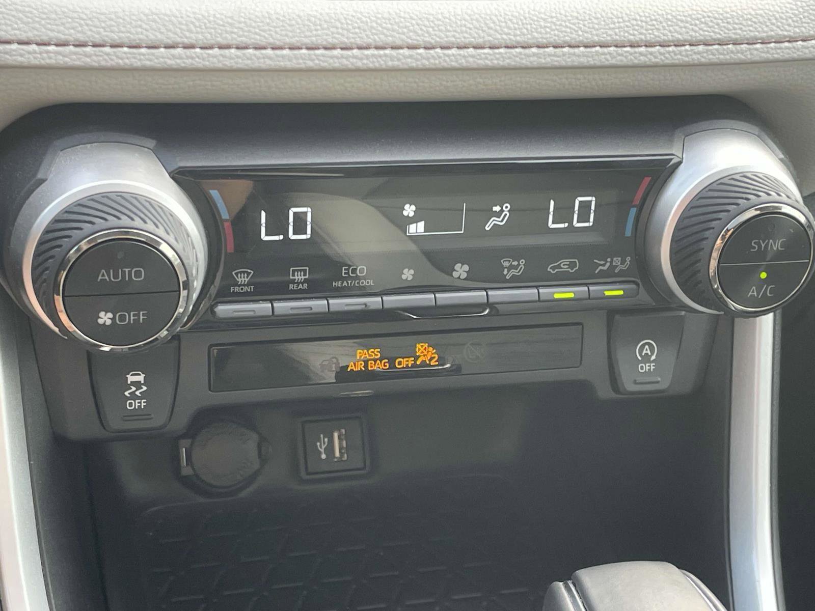 Used 2023 Toyota RAV4 XLE Premium image 5