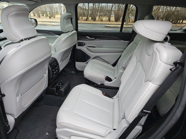 Used 2023 Jeep Grand Cherokee L Overland w/ Luxury Tech Group IV image 18