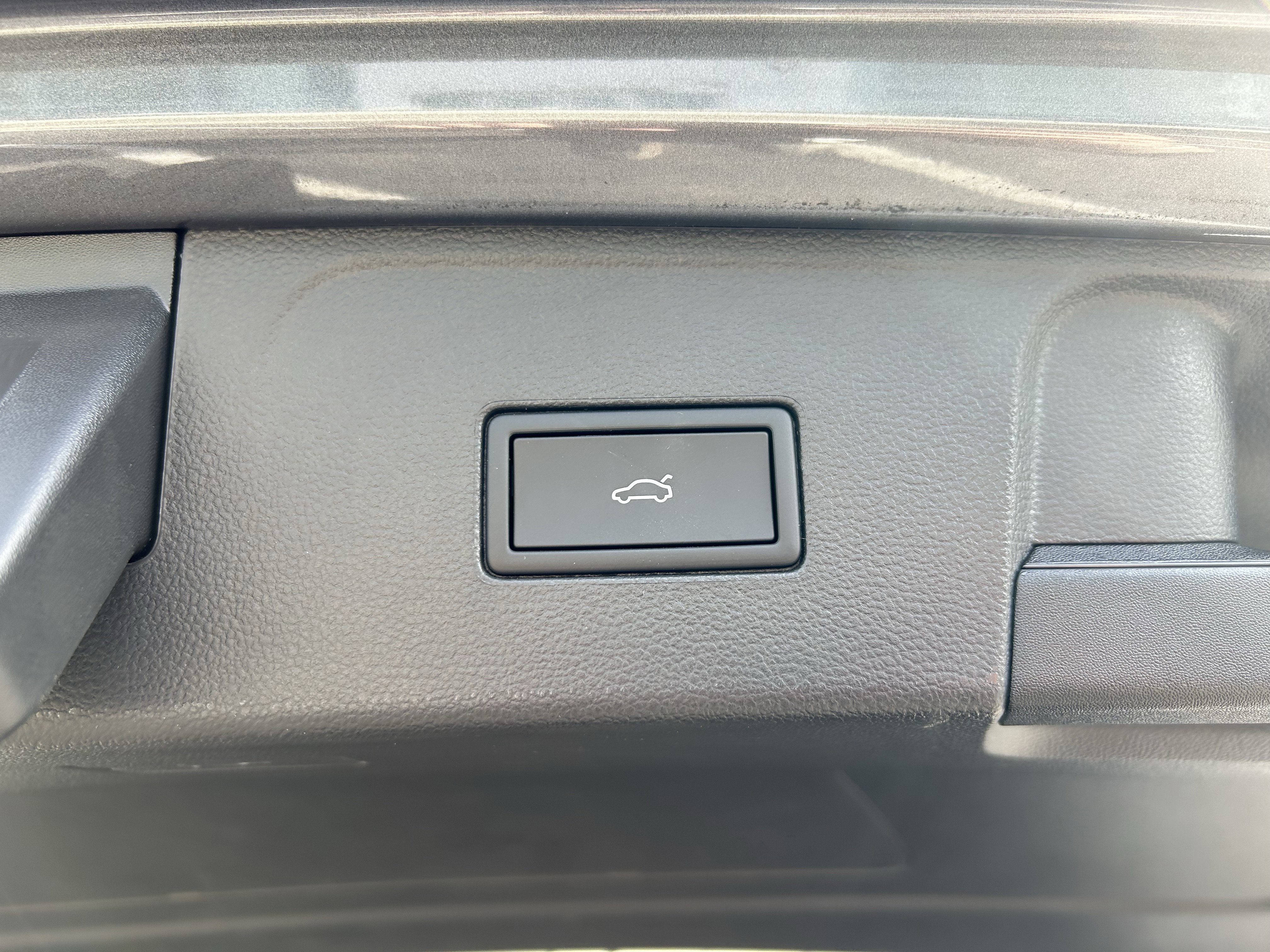 Certified 2025 Volkswagen Atlas SEL Premium R-Line image 30