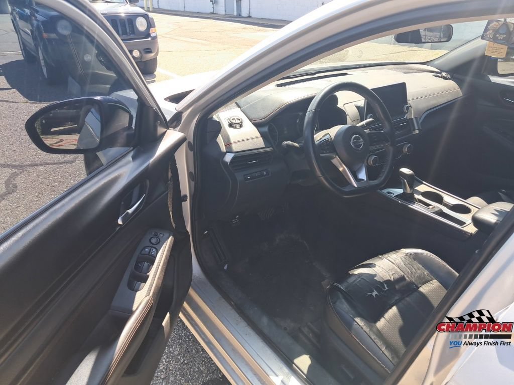 Used 2020 Nissan Altima 2.5 SR FWD image 11