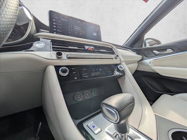 Used 2025 Genesis G70 2.5T image 15