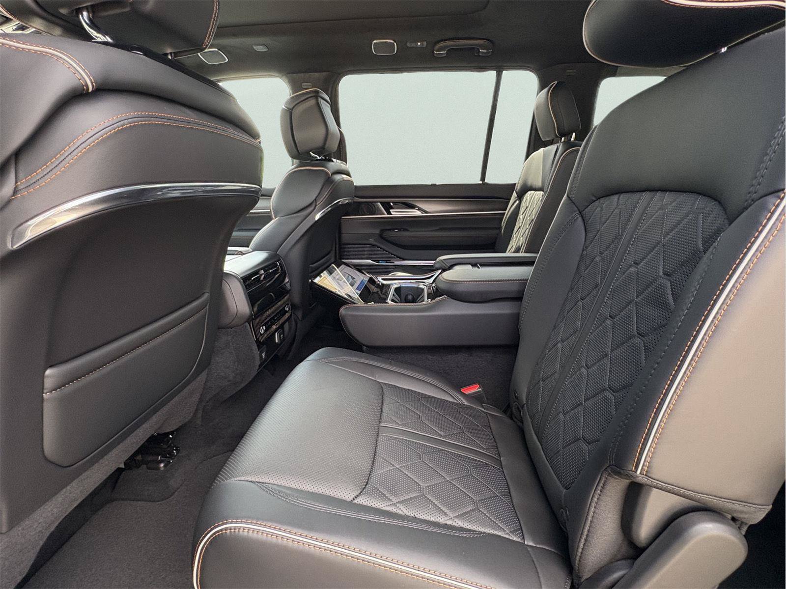 New 2026 Jeep Grand Wagoneer L Summit AWD/4WD image 9