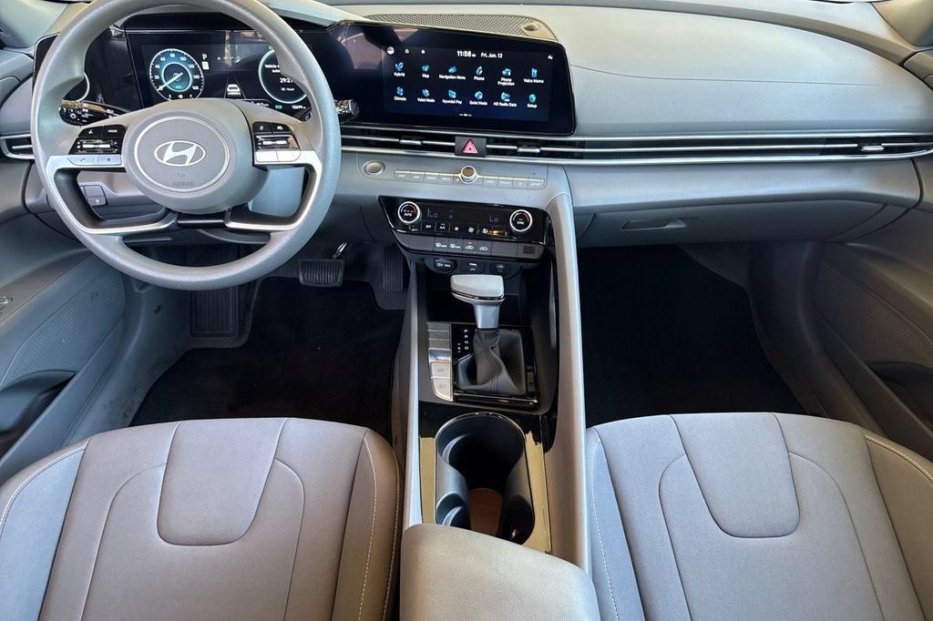 Used 2024 Hyundai Elantra Blue FWD image 15