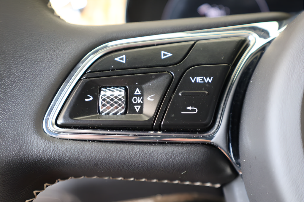Used 2022 Bentley Bentayga AWD/4WD image 26