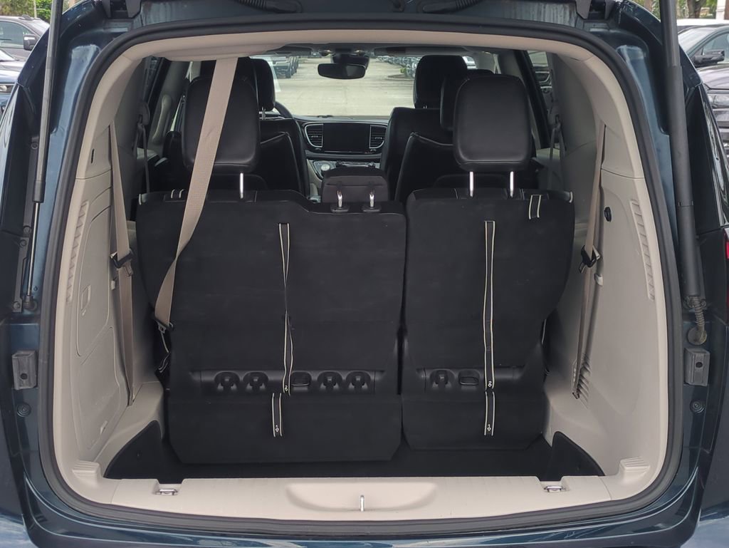 Used 2022 Chrysler Pacifica Limited FWD image 14
