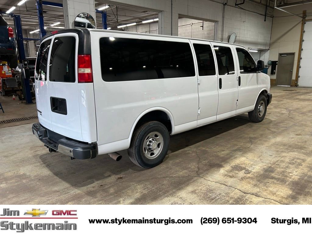 Used 2021 Chevrolet Express 3500 LS w/ Chrome Appearance Package RWD image 9