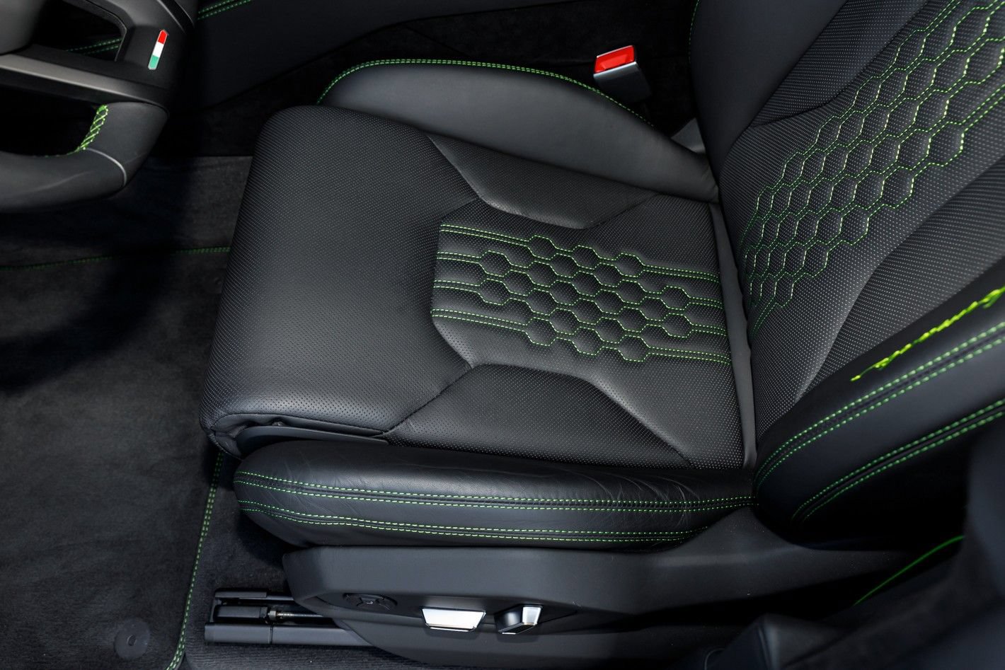 Used 2023 Lamborghini Urus Performante AWD/4WD image 54