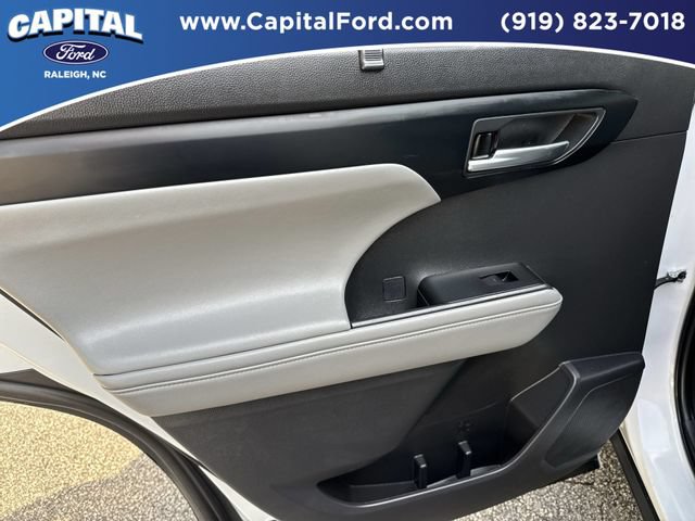 Used 2023 Toyota Highlander XLE AWD/4WD image 17