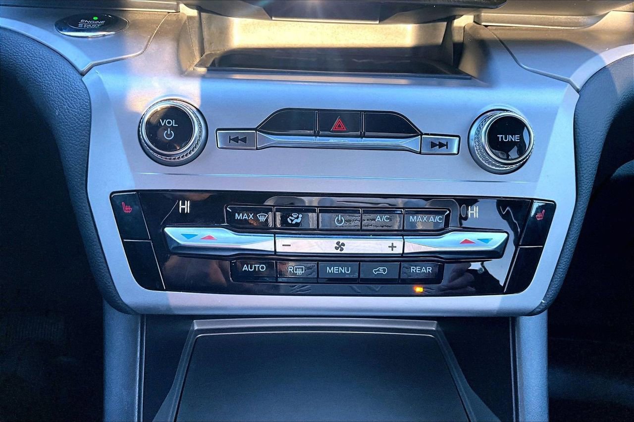 Used 2021 Ford Explorer XLT w/ Class III Trailer Tow Package image 17