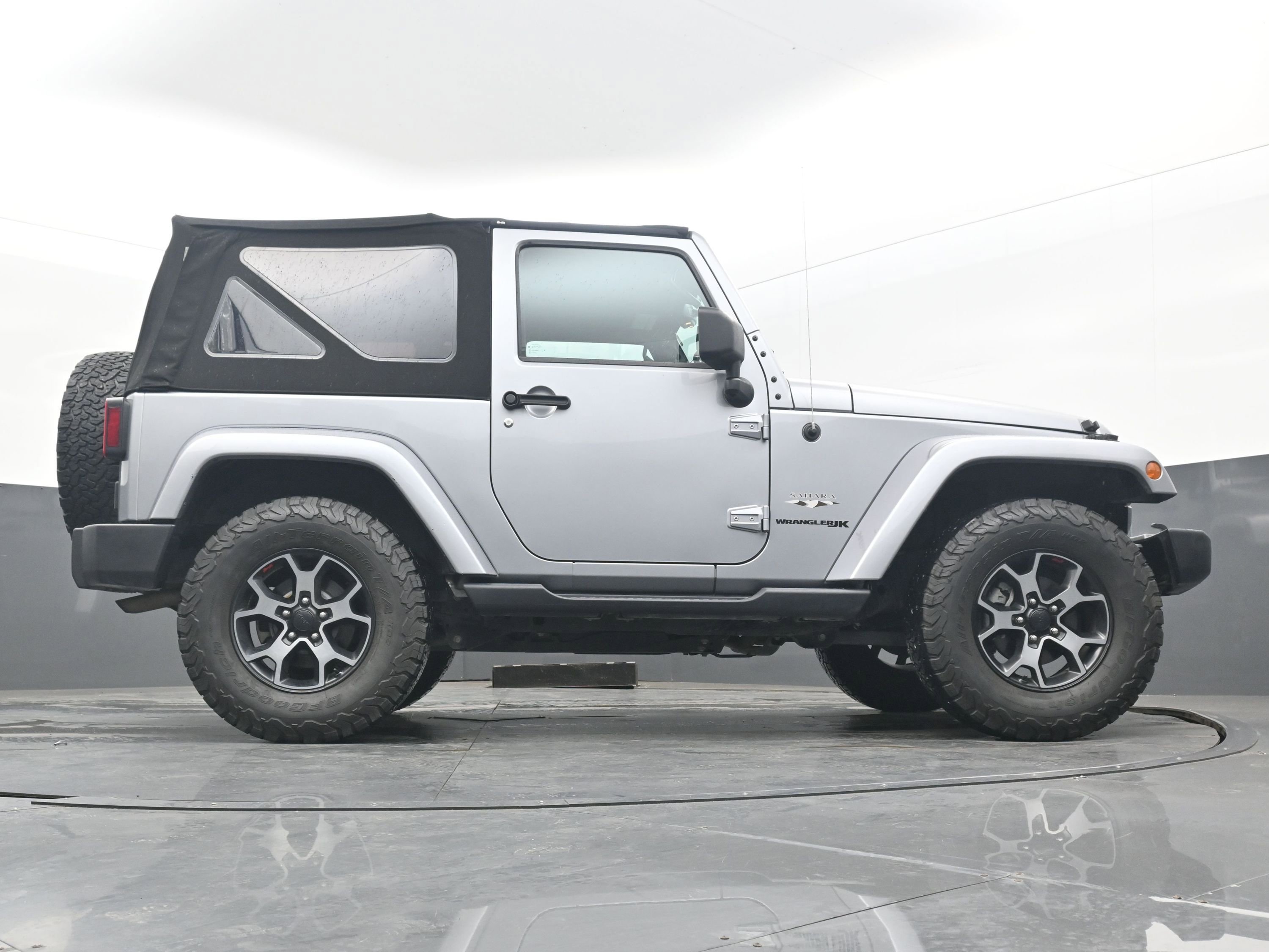 Used 2018 Jeep Wrangler Sahara w/ Connectivity Group image 29