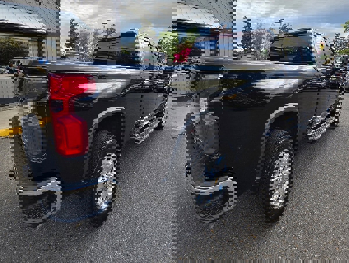 Used 2021 Chevrolet Silverado 3500 LTZ w/ LTZ Premium Package image 8