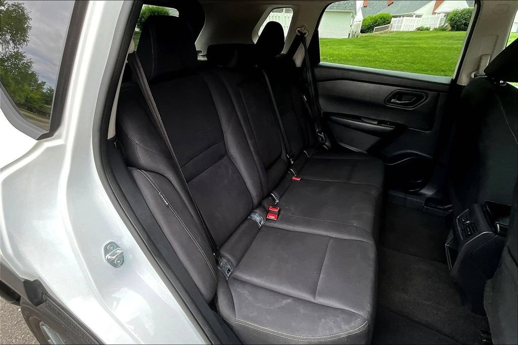 Used 2024 Nissan Rogue S FWD image 23