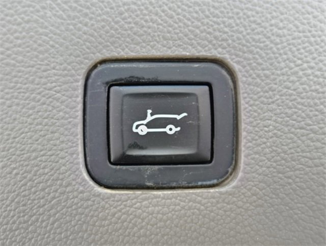 Used 2018 Chevrolet Traverse LT image 39