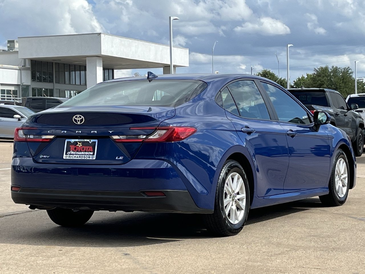 Used 2025 Toyota Camry LE FWD image 4