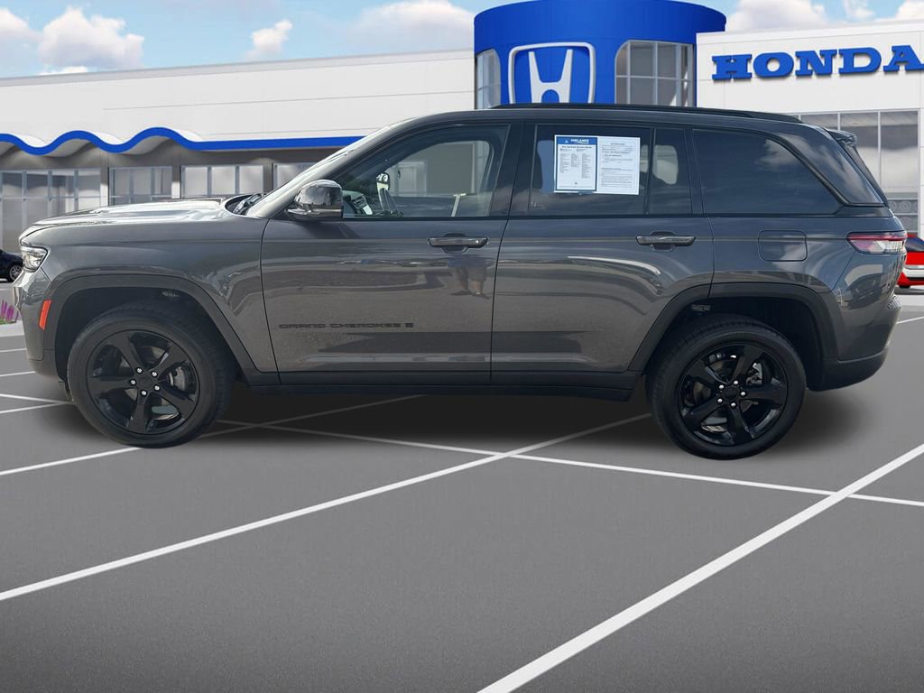 Used 2022 Jeep Grand Cherokee Altitude AWD/4WD image 5