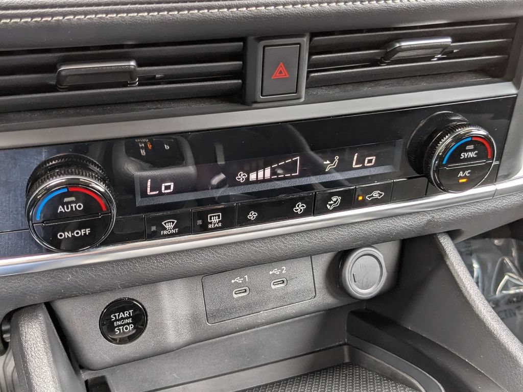 Used 2024 Nissan Rogue SV FWD image 21