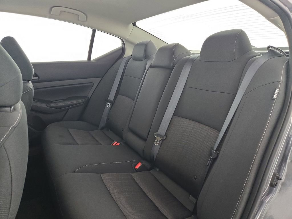 Used 2025 Nissan Altima 2.5 SV image 29