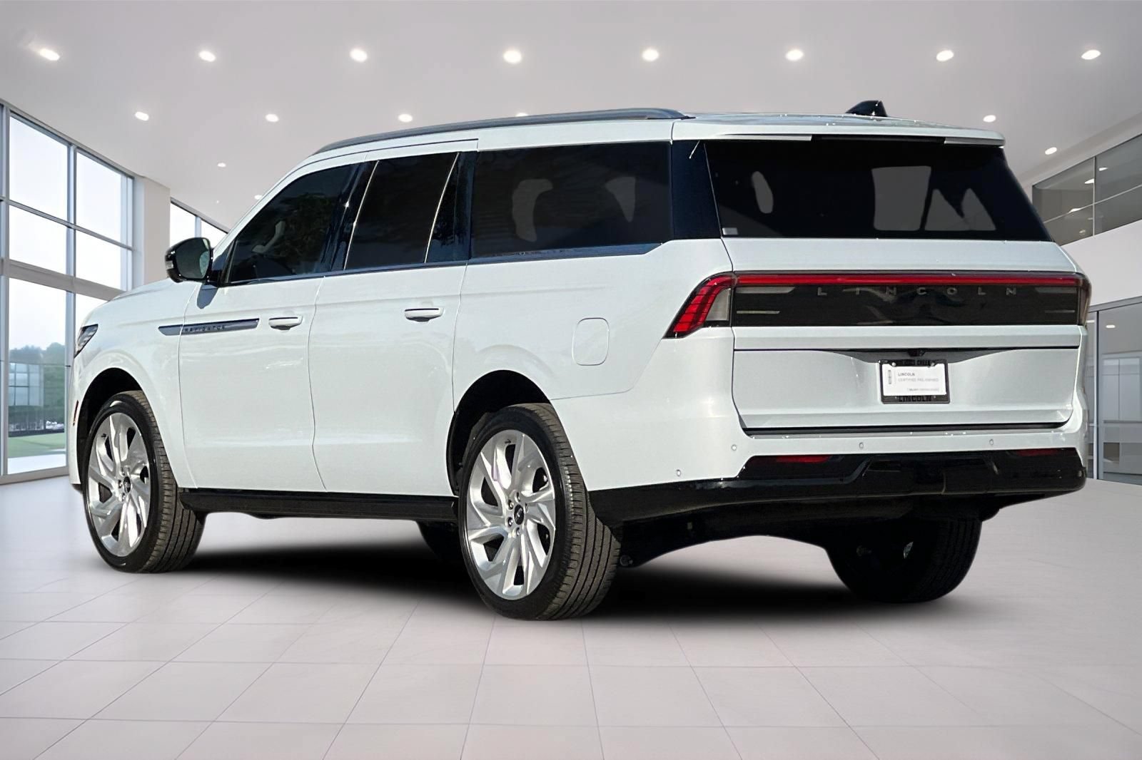 Certified 2025 Lincoln Navigator L Reserve AWD/4WD image 6