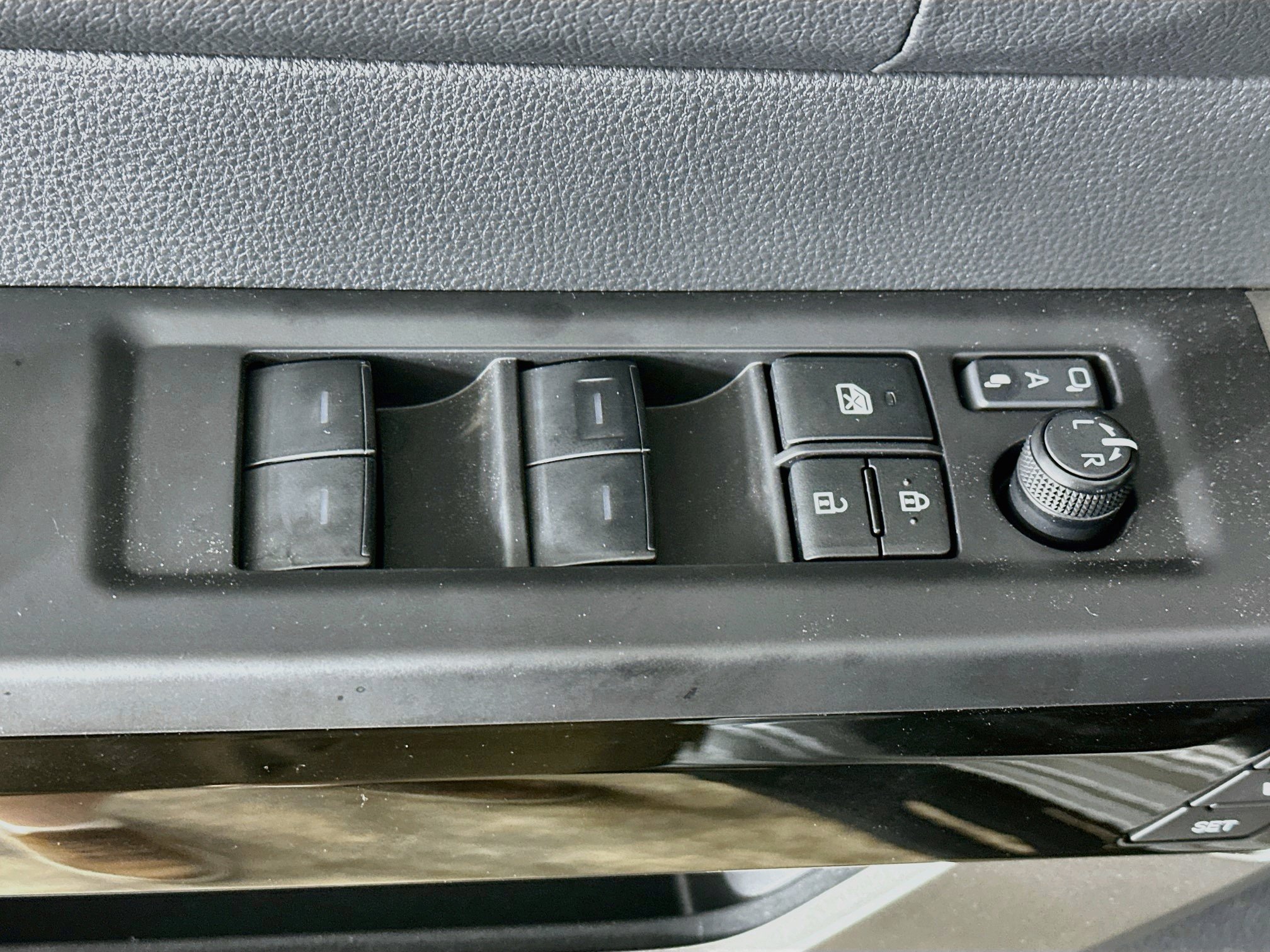 Used 2025 Toyota Tundra Limited AWD/4WD image 15